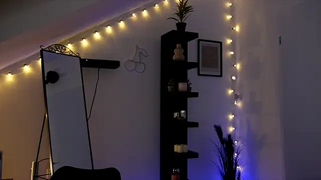 SophieFleur online show from October 15, 1:25 pm