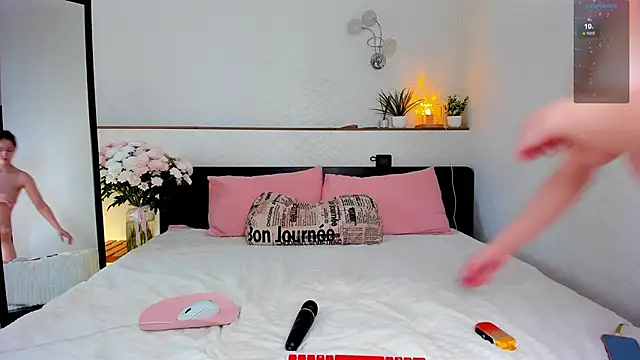 charlottacardi online show from October 24, 4:08 am