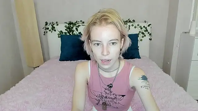 Pink Lila18 online show from September 19, 8:57 am