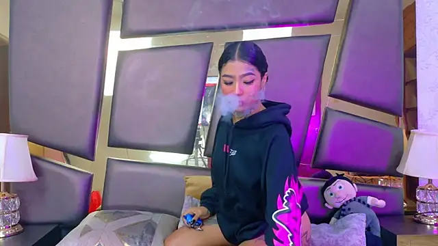 EmilieLake online show from November 13, 8:41 pm