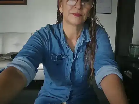 MiaVega online show from October 16, 2:52 pm