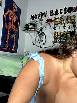 luna sweet16 online show from October 27, 9:20 pm