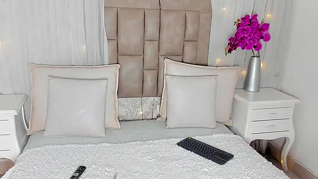 Aleska romanov  online show from September 19, 12:37 pm