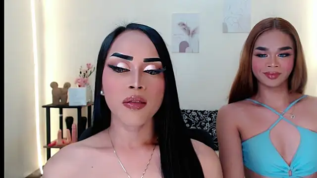 Snapshot of Lessandra_Lust chatting on October 2, 6:51 am Lessandra Lust online show from October 2, 6:51 am