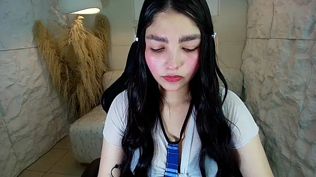 Snapshot of luna__r chatting on October 11, 7:49 pm luna r online show from October 11, 7:49 pm