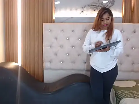 Snapshot of sabrina_roosa chatting on October 13, 11:24 am sabrina roosa online show from October 13, 11:24 am