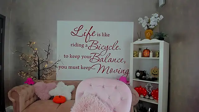 ReynaTheVixen online show from November 21, 5:15 pm