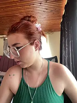 CoraVibes online show from December 19, 8:01 pm