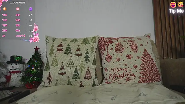 Roxybeautyy online show from December 13, 9:32 pm