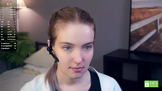 HongTomczak online show from December 2, 8:49 am