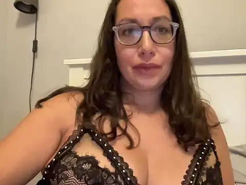 RosaFreya online show from February 11, 4:41 pm