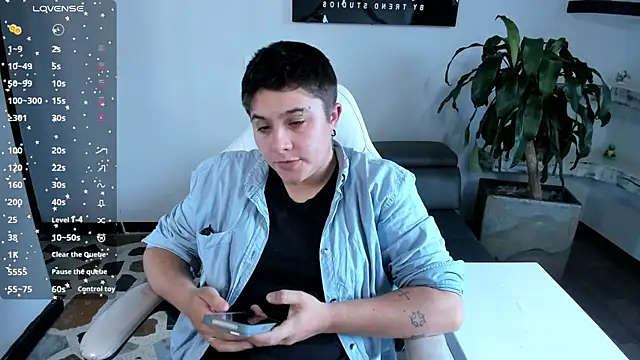 Snapshot of IanGilbert chatting on September 19, 8:08 pm IanGilbert online show from September 19, 8:08 pm