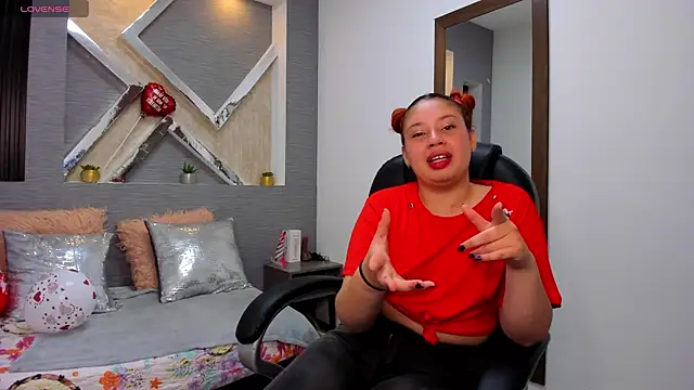 Snapshot of roxana_santini chatting on October 2, 2:55 pm roxana santini online show from October 2, 2:55 pm