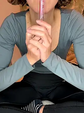 clarabloomyy online show from November 7, 8:25 pm