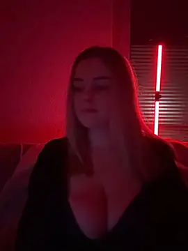 ItsLxsa online show from April 11, 8:34 pm