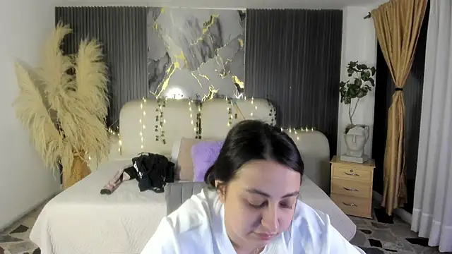 SarahCastro1  online show from April 18, 3:53 am