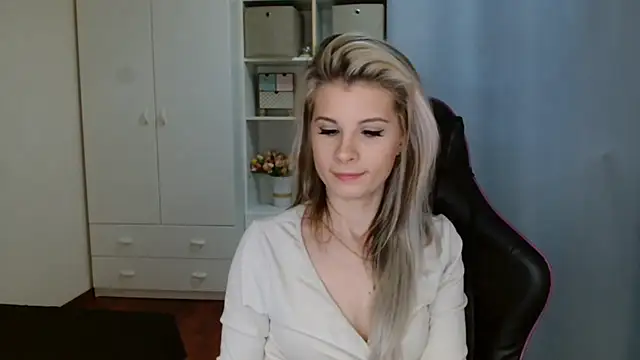 KristineGlow online show from March 9, 7:11 am