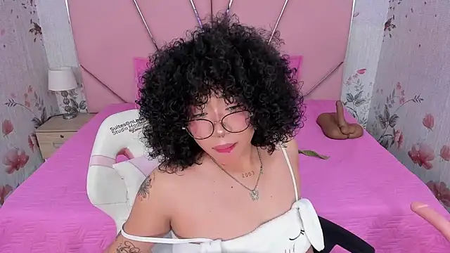 SafiroAgataaa online show from December 21, 5:44 am