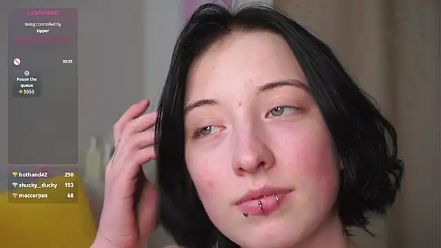 JuanaFriesz online show from April 1, 3:20 pm