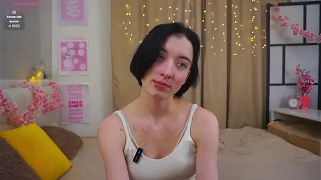 JuanaFriesz online show from February 20, 9:11 am