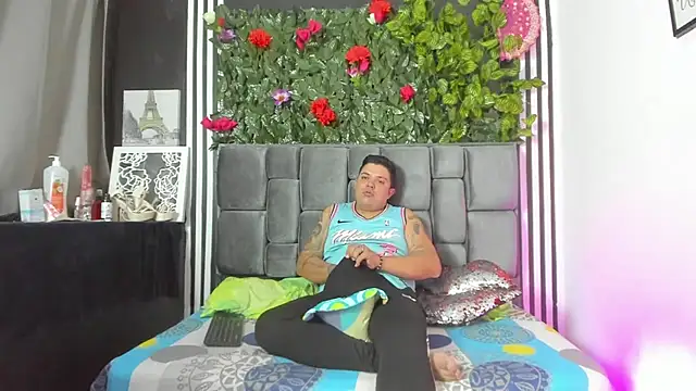 Hornycouple Hot online show from November 4, 8:36 pm