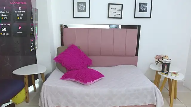 SammySmall F w online show from February 2, 10:20 pm