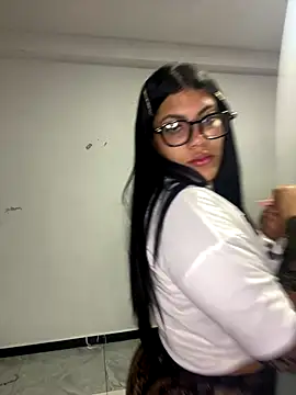 Alexmorena online show from October 13, 5:32 am