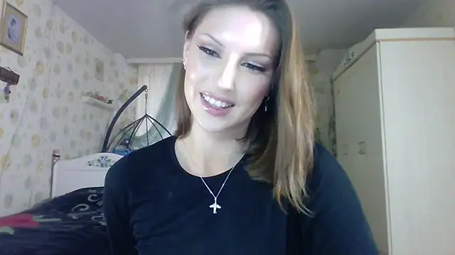 RuxaShade online show from October 18, 1:36 pm