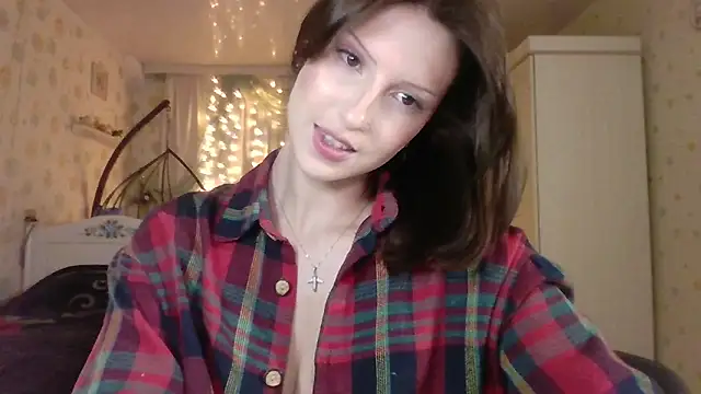 RuxaShade online show from December 18, 1:05 pm