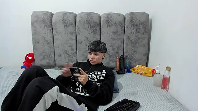 Bruno Cruzz online show from April 23, 2:52 am