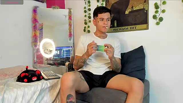 Snapshot of rosse_dredd chatting on September 15, 3:04 am rosse dredd online show from September 15, 3:04 am