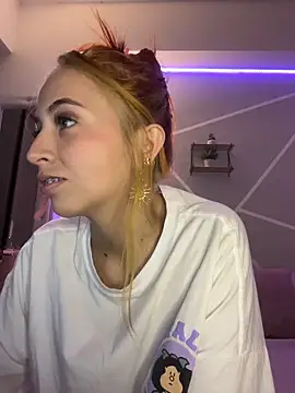 Little ginger online show from October 12, 10:45 pm