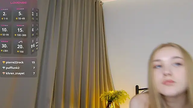 KumiKruz online show from October 9, 1:37 pm