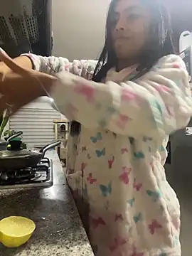 DianeSuns  online show from April 8, 4:47 am