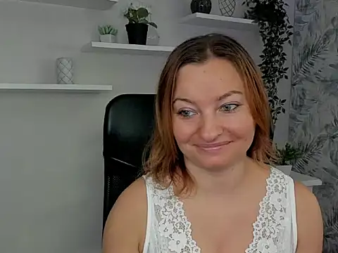 Snapshot of angelaSamt chatting on September 15, 5:38 am angelaSamt online show from September 15, 5:38 am