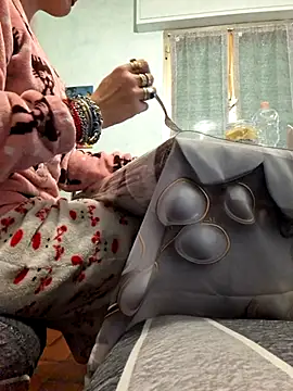 TigreBianca27 online show from November 3, 10:25 pm