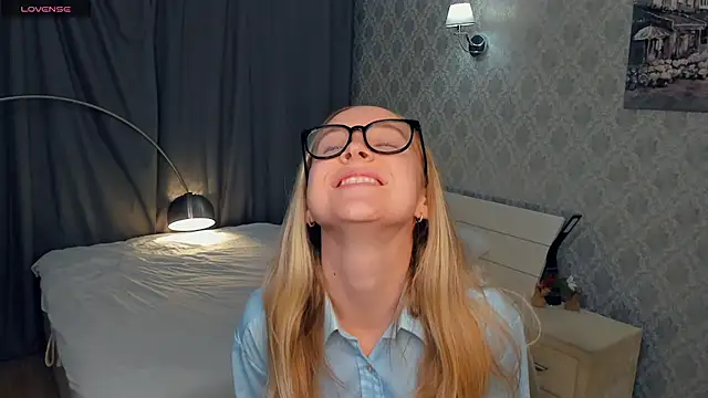 SoonMoor online show from October 15, 5:26 pm