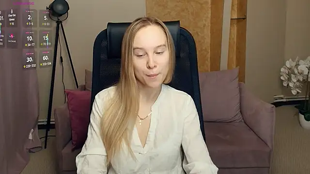 SoonMoor online show from December 18, 7:07 pm