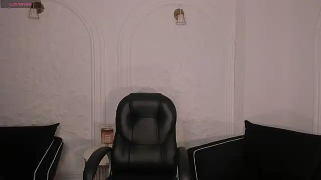 MayaMoretti  online show from December 14, 3:12 am