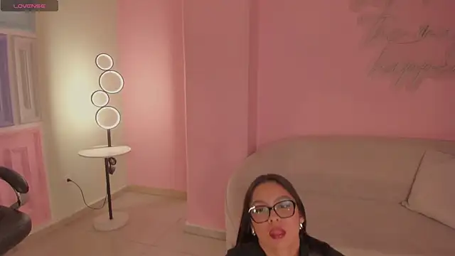 NinaBlum online show from December 5, 3:17 am