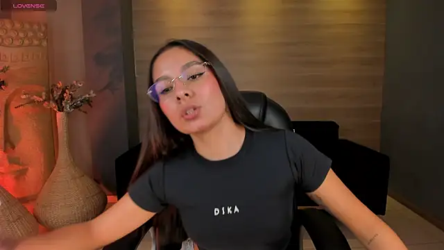 NinaBlum online show from November 6, 4:07 am