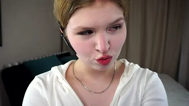 ShontaWasilko online show from October 17, 7:28 pm