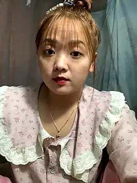 Snapshot of July-y chatting on October 1, 3:06 pm July-y online show from October 1, 3:06 pm