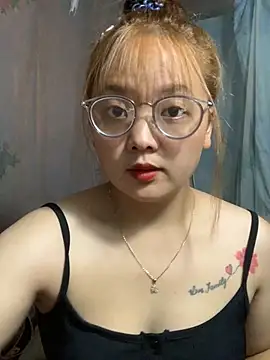 Snapshot of July-y chatting on September 27, 12:45 pm July-y online show from September 27, 12:45 pm