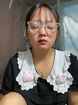Snapshot of July-y chatting on September 19, 2:21 am July-y online show from September 19, 2:21 am