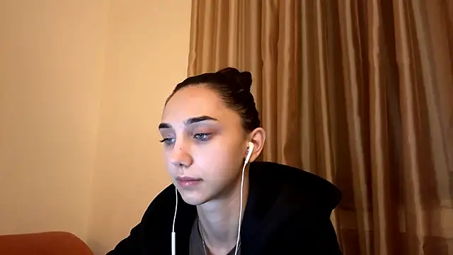 Snapshot of LinaMour chatting on October 6, 10:36 pm LinaMour online show from October 6, 10:36 pm