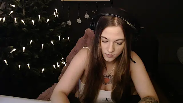 Luna Lynn online show from December 22, 1:31 am