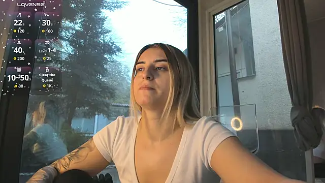 Ella Vee online show from November 29, 6:50 am