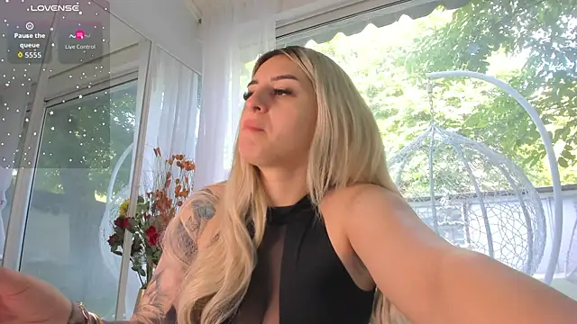 Ella Vee online show from May 30, 5:16 am