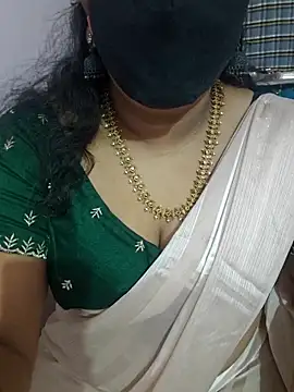 luci-queen online show from May 27, 7:16 am